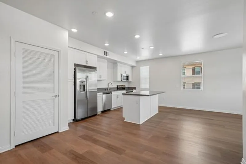 3644 Harrison St - 301