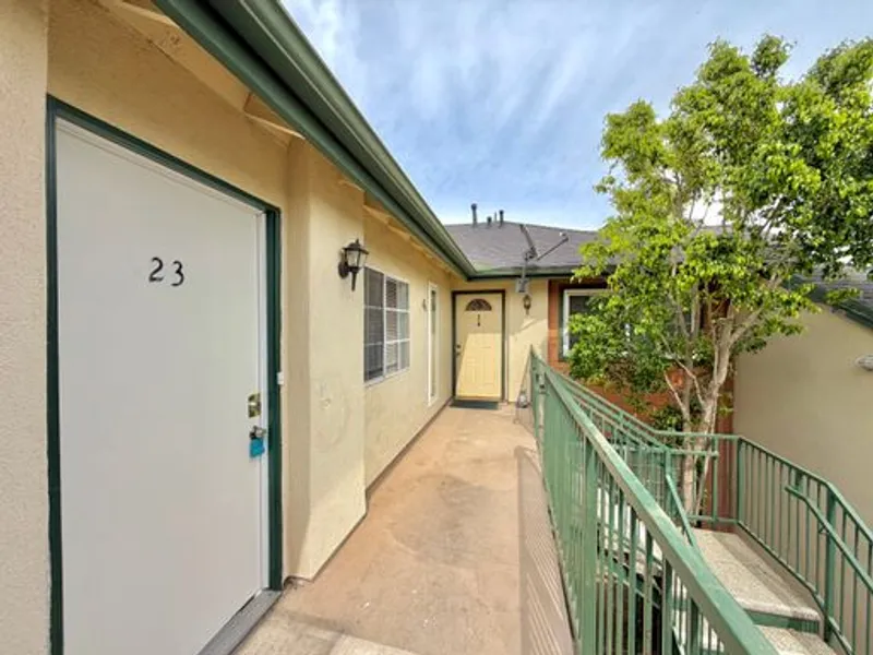 2660 Twain Dr - 23