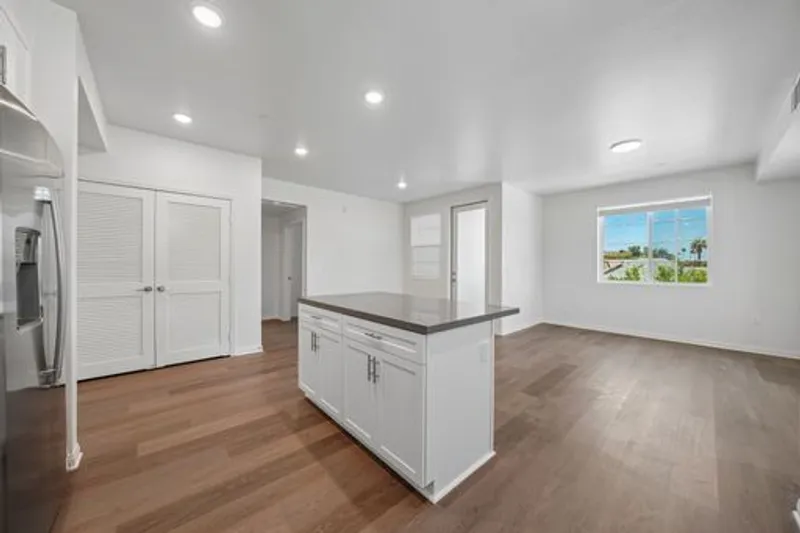 3644 Harrison St - 315