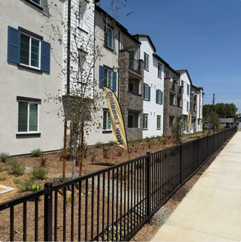 3644 Harrison St - 106